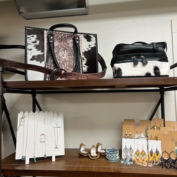 Boho Western Vibe Boutique! Based in Montana🥰 - Picture 2 of 7